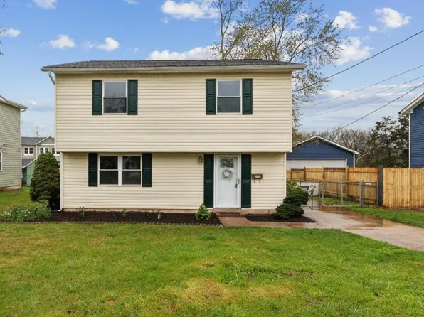 253 Cabbel Dr, Manassas Park, VA 20111