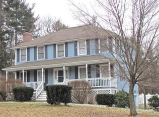 8 Bicknell Dr, Mendon, MA 01756