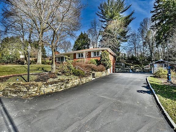 2nd image of 3221 Windgate Dr