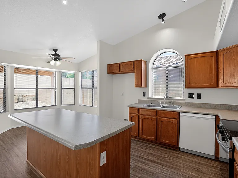 2524 E Indigo Brush Rd — Photo 6