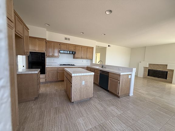 2nd image of 593 Parkside Dr