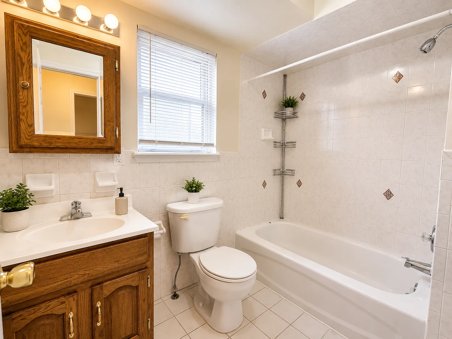 3 bed, 1000 sqft, $1,995 — Photo 2