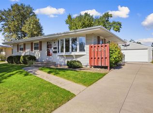 2105 Highview Dr, Marion, IA 52302