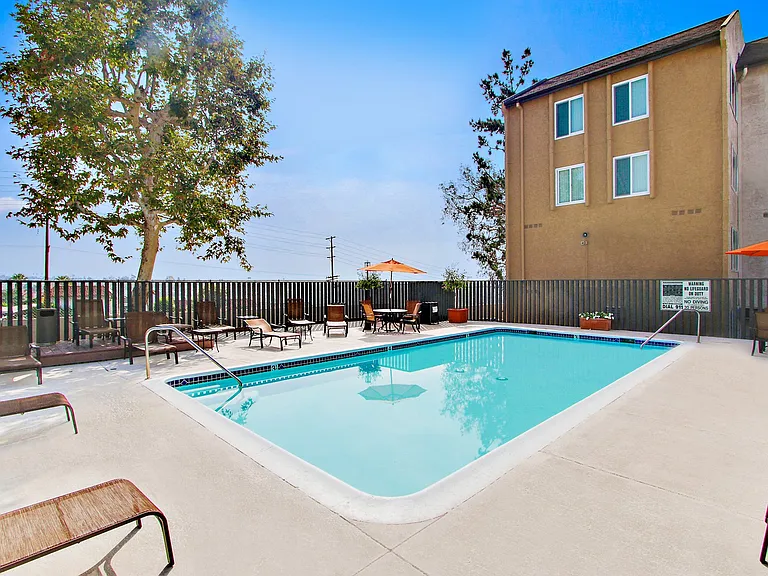 Woodcliff Apartments — Photo 37