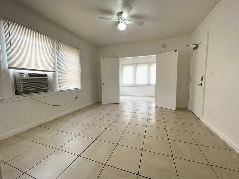 1011 SW 4th St #4 — Photo 17