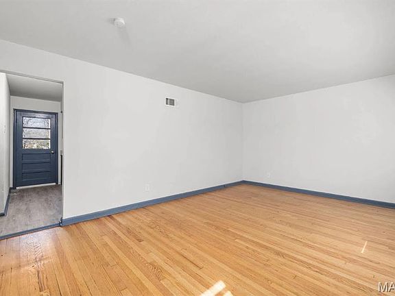 3rd image of 1209 Cove Ln