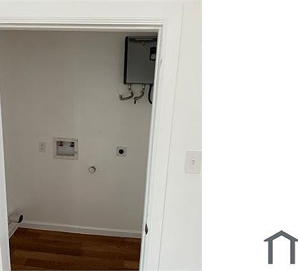 4th image of 2619 Montrose Ave