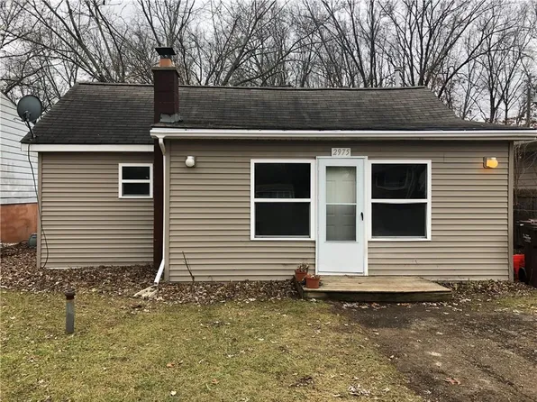 2975 Brisbane Ave, Commerce Township, MI 48390