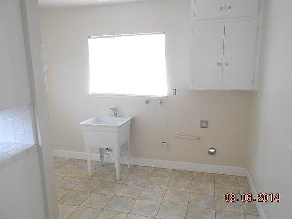 5th image of 1382 N Farris Ave