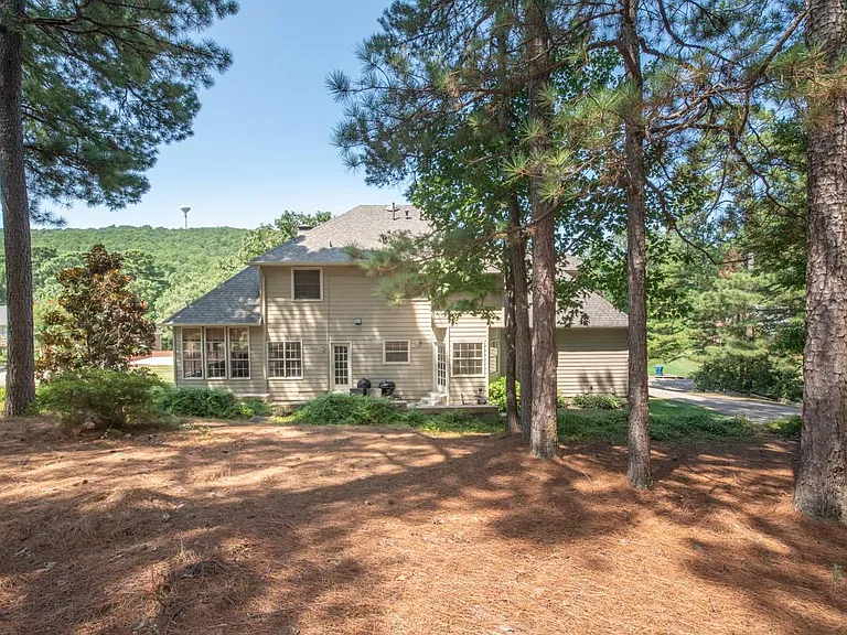 15 Lorian Dr — Photo 31