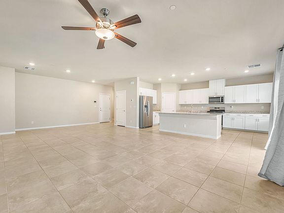 4th image of 472 Silverweed Ave