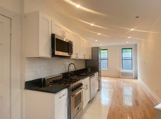301 10th Ave #2Y, New York, NY 10001