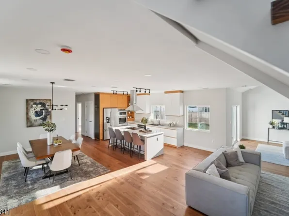 27 Sullivan Dr, Emerson Boro, NJ 07630