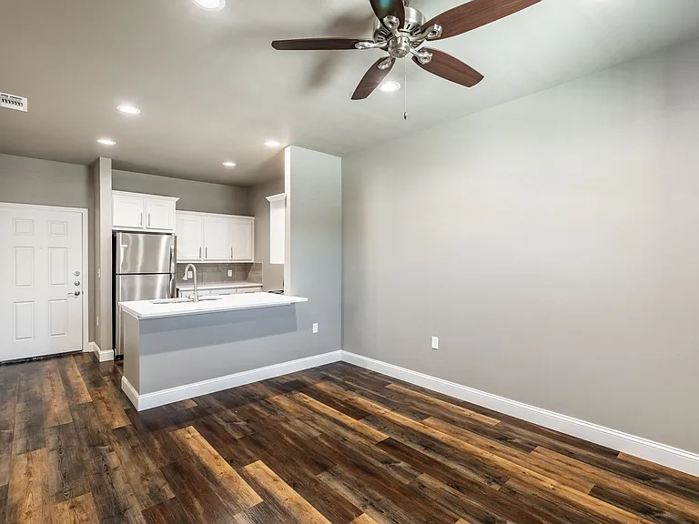 2409 Bois D Arc St — Photo 3