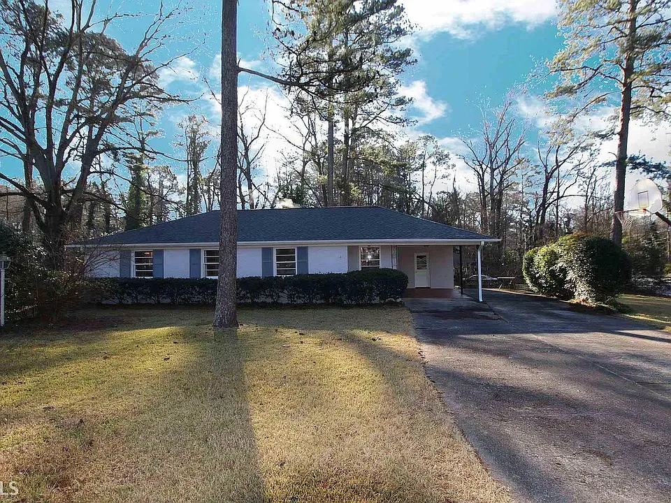 2076 Pawnee Dr SE