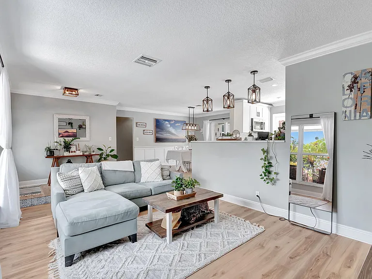 1066 SW 25th Way — Photo 6