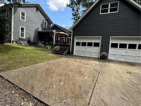 2nd image of 145 W Vine St