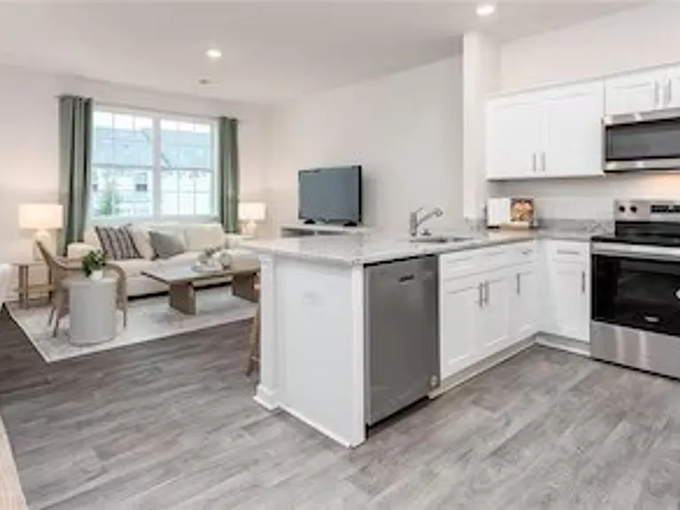 1707 Komondor Trl — Photo 4