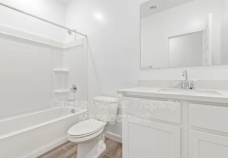 2124 W Sombra Ave — Photo 26