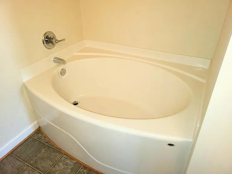 1136 Winsford Ln — Photo 12