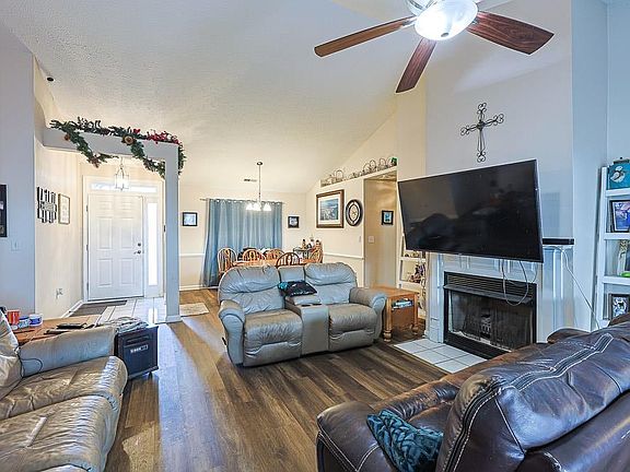 3rd image of 1618 Heathmuir Dr.
