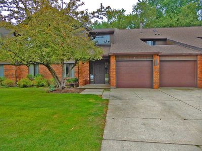 5 Creekside Cir APT B, Elgin, IL, 60123