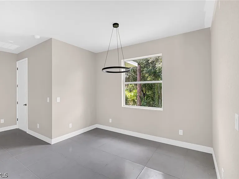 208 Clover Ave — Photo 4