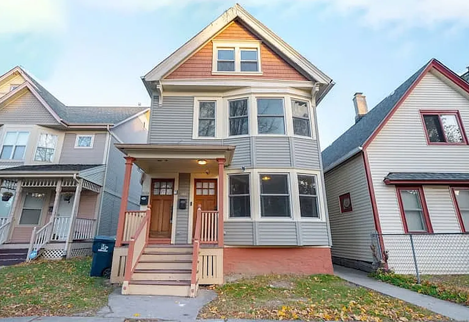 Spacious 4 Bedroom Home with Finished Attic in Brewer's Hill — Photo 1