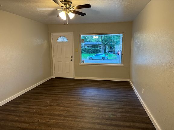 4th image of 10811 Sandalwood Dr