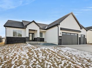 17302 Springbrook Trl, Urbandale, IA 50323