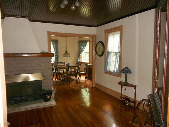 4th image of 108 Cedar Ave