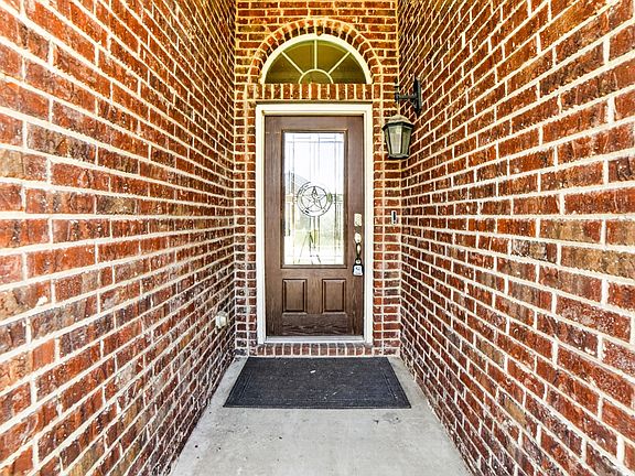 4th image of 552 Winnetka Dr