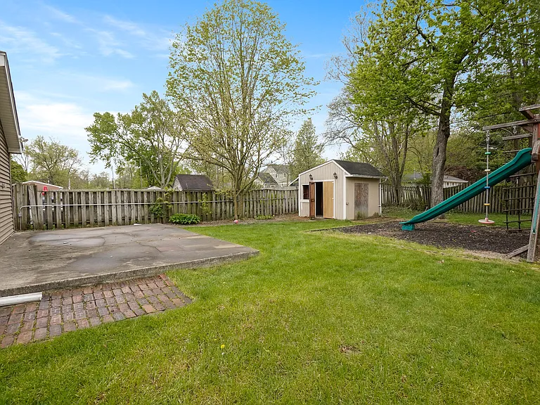 8814 Northcote Ave — Photo 33