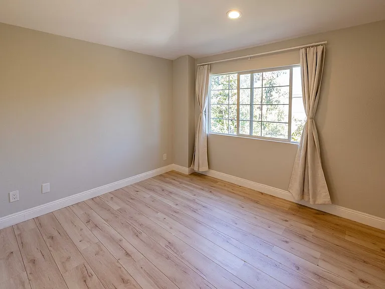 3568 Madison Cmn — Photo 12