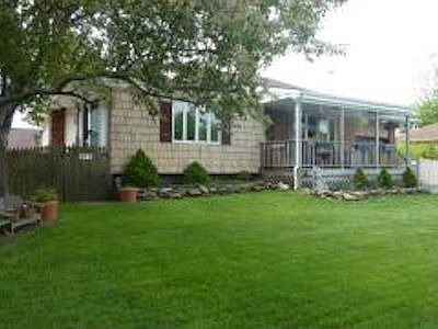 2nd image of 208 E Farmingdale St