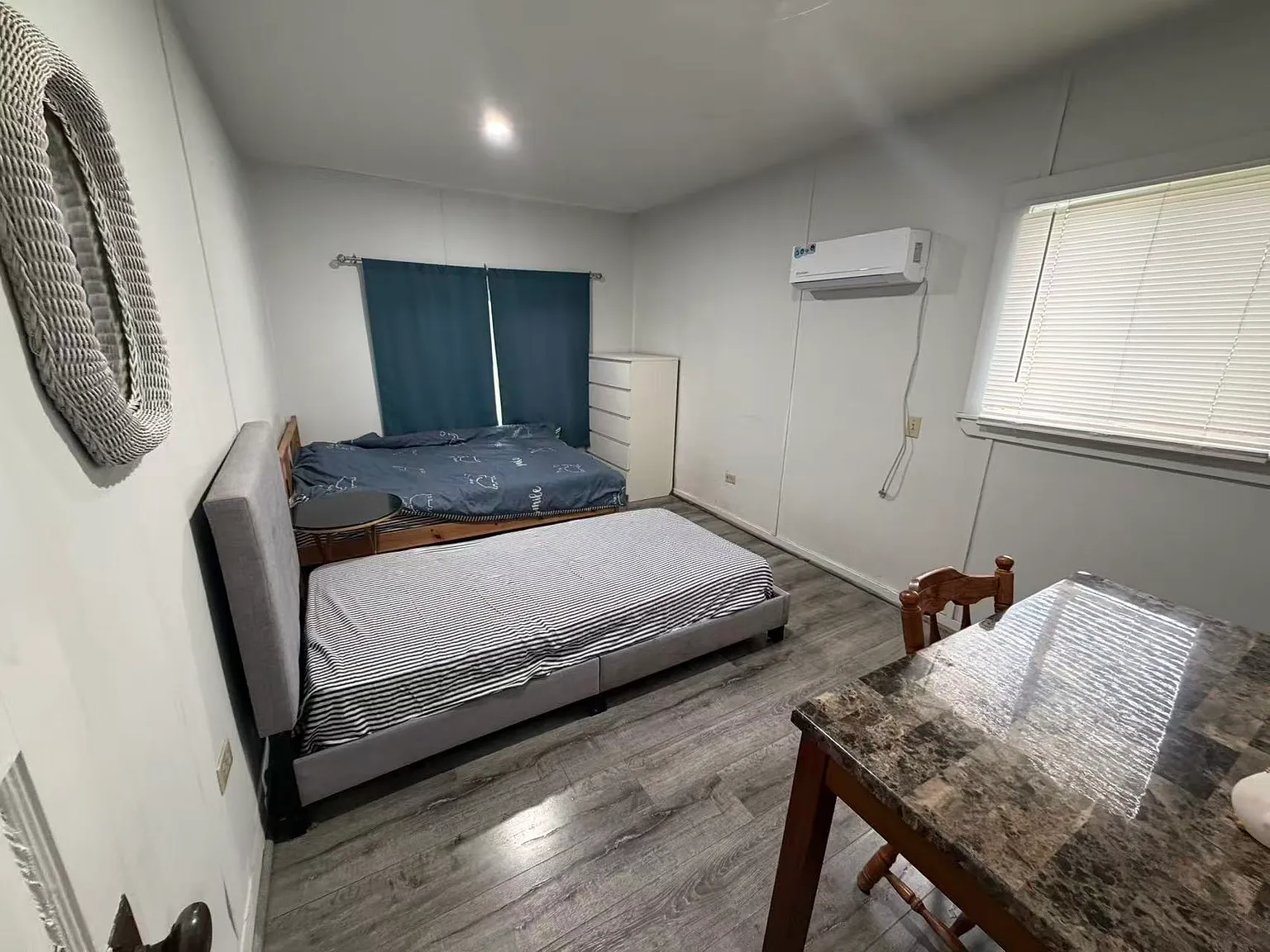 2 bed, 1000 sqft, $2,299 — Photo 3