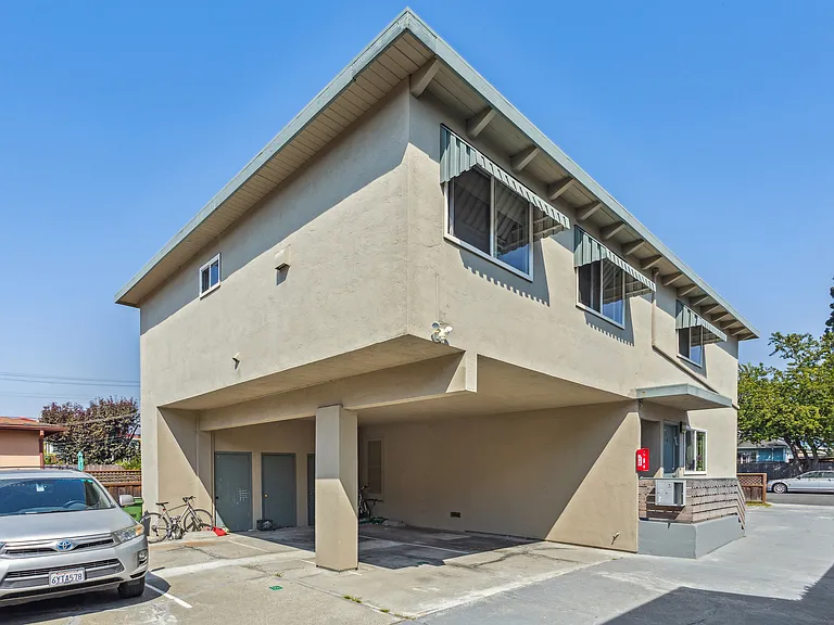 2312 Bonar St #C — Photo 10
