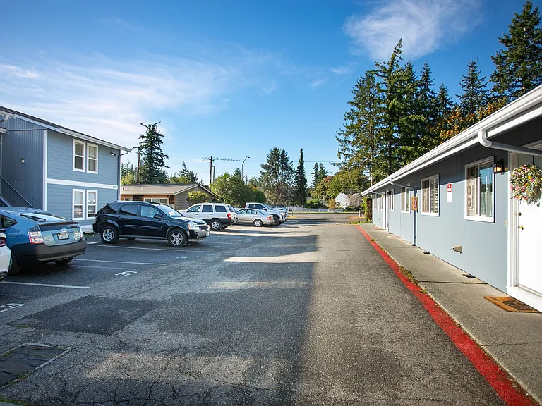 Glacier Park Apartments — Photo 11