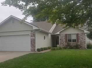 1417 Stone Bridge Dr, Hutchinson, KS 67502