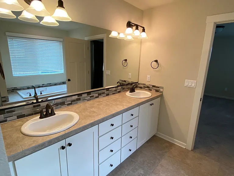 3715 NE Sitka Dr — Photo 25