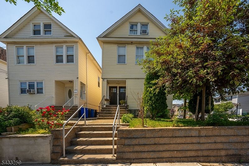 1st image of 1058 Fanny St