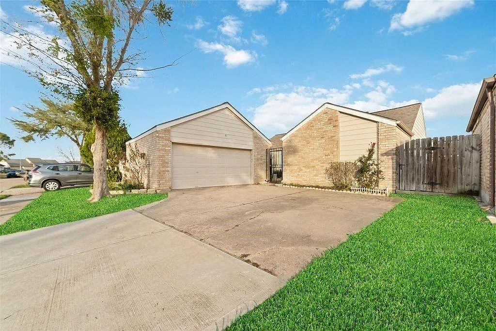 Building Photo - 7107 Plaza Del Sol Dr