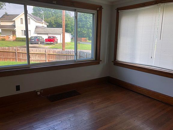 5th image of 1126 Union St