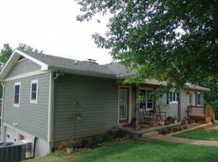111 Tisit Dr, Franklin, NC 28734