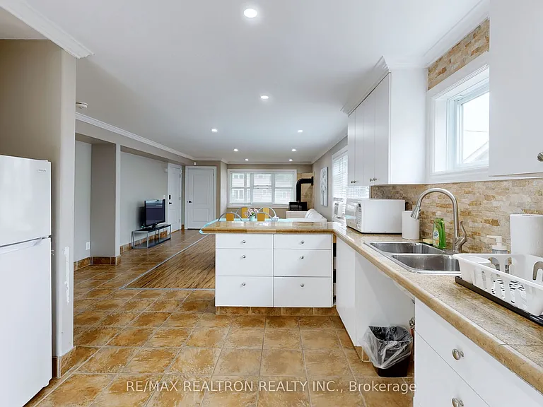 322 Miami Dr #GROUND FLR — Photo 10