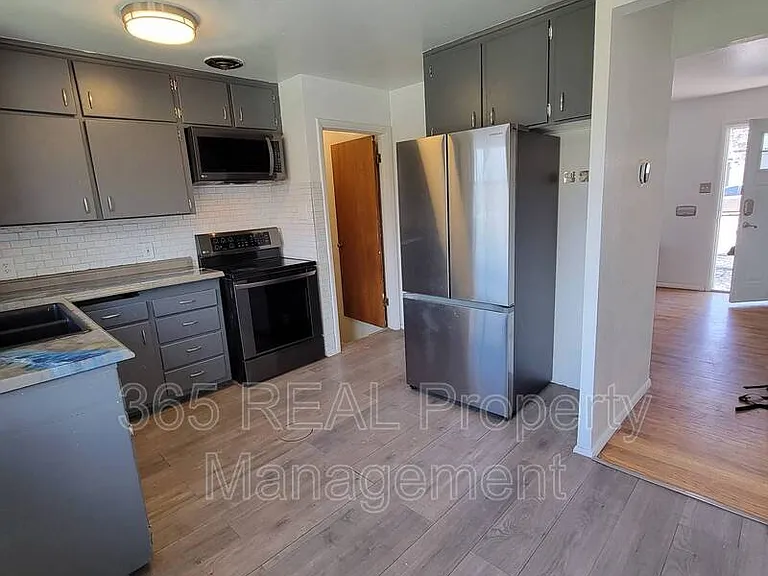 2432 16th Ave — Photo 5