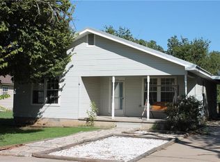 405 SW 1st St, Glen Rose, TX 76043
