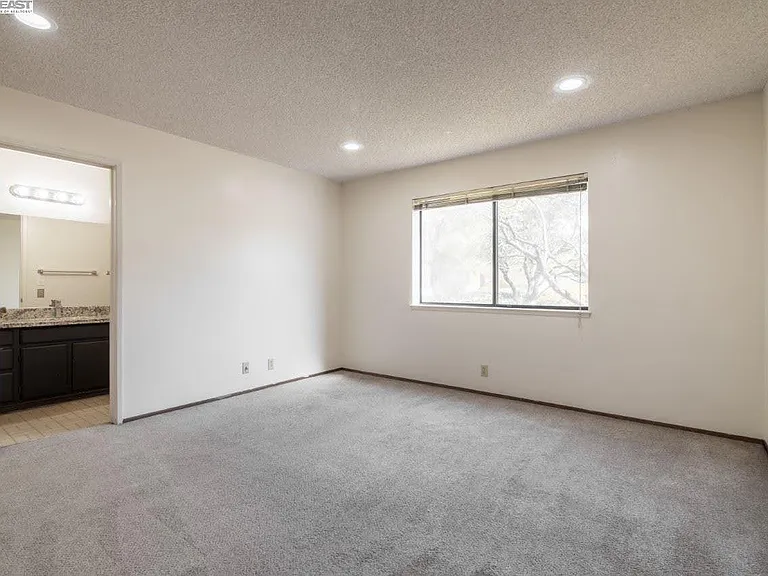 Walnut Ter — Photo 8