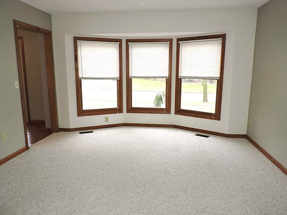 2nd image of 2009 Plymouth St