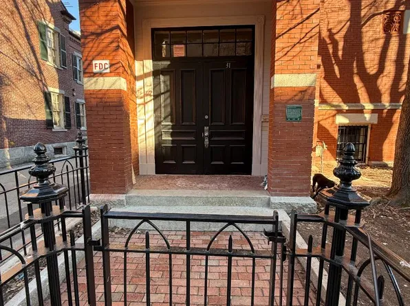 31 Kirk St, Lowell, MA